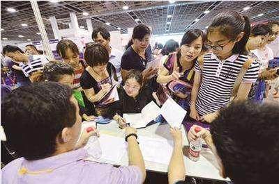 填個(gè)志愿要花兩萬元？解碼長(zhǎng)沙高考志愿填報(bào)機(jī)構(gòu)的“產(chǎn)品”與爭(zhēng)議