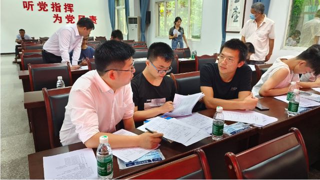 宜賓市南溪區(qū)黃沙鎮(zhèn)舉辦高考志愿填報(bào)指導(dǎo)公益活動(dòng)，助力學(xué)子精準(zhǔn)規(guī)劃未來